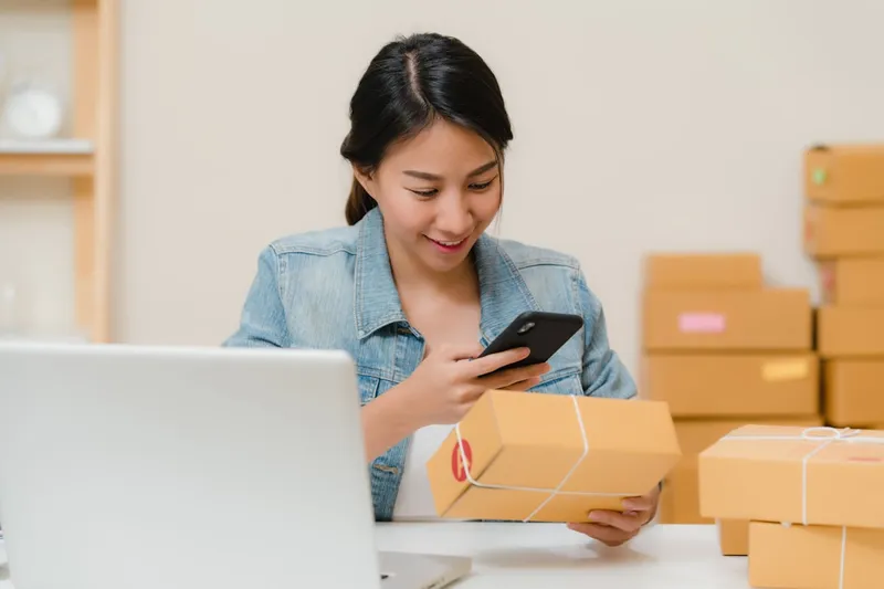 E-commerce virtual assistant processing an order
